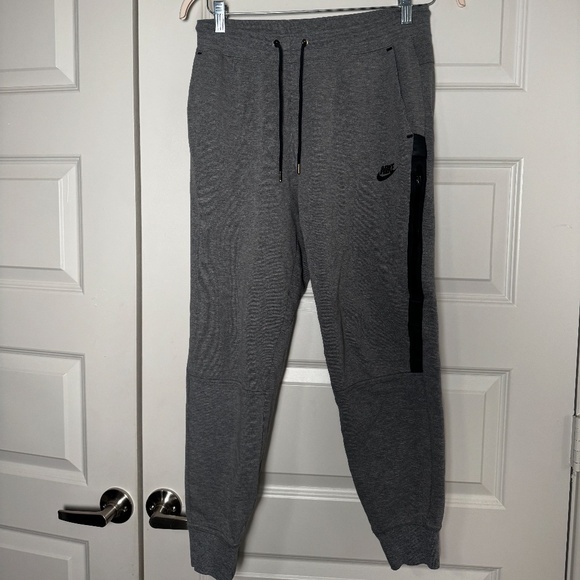 Nike Sportswear Tech Fleece Sweatpants in Grey Size Medium - Picture 1 of 4